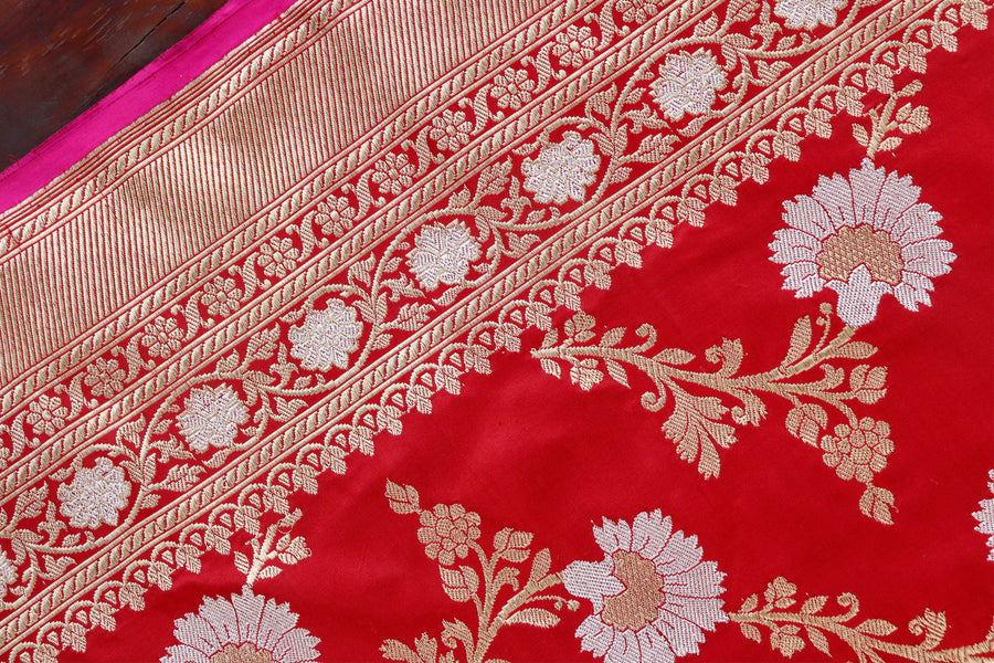 Pleat detail of Red Zig Zag Jangla Banarasi saree