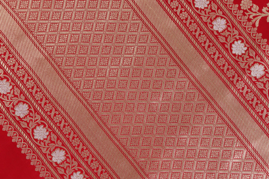 Colour close-up of Red Zig Zag Jangla Banarasi saree