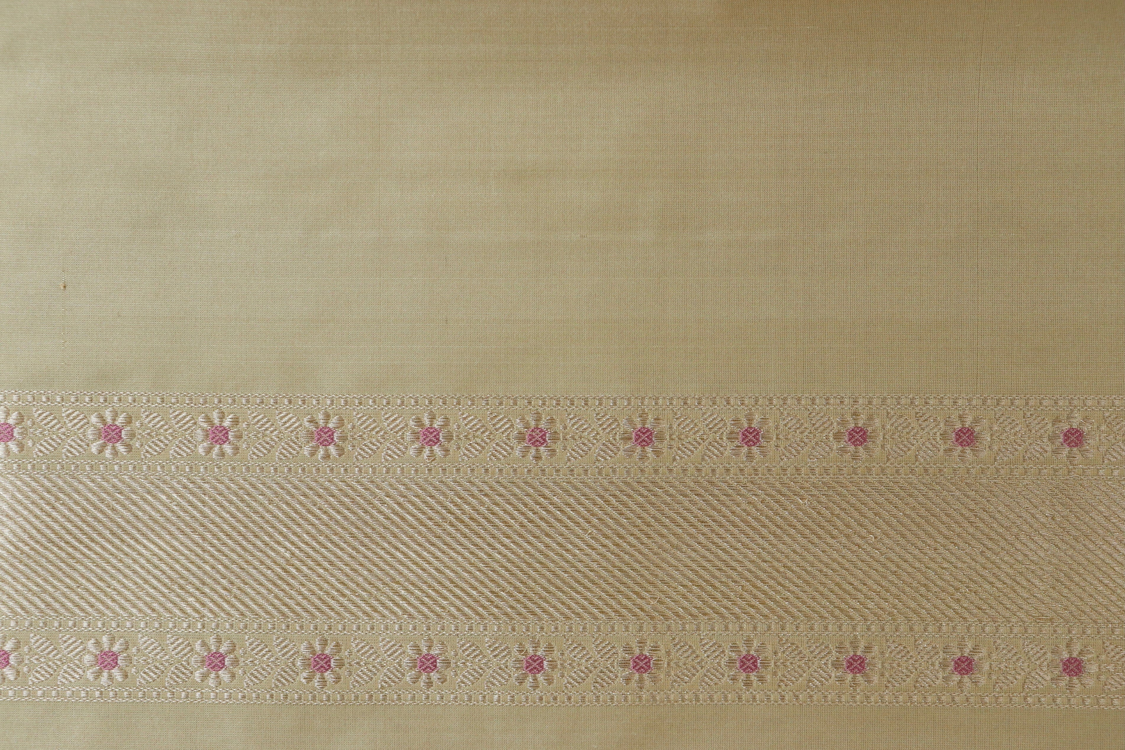 Cream Meenadar Adda Tanchoi Pure Silk Handloom Banarasi Saree