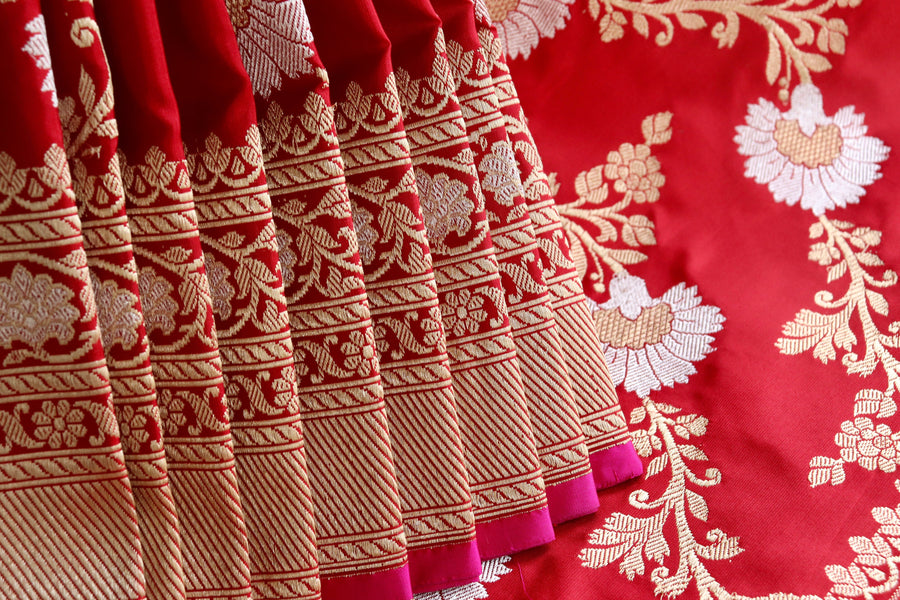 Pallu detail of Red Zig Zag Jangla Banarasi saree