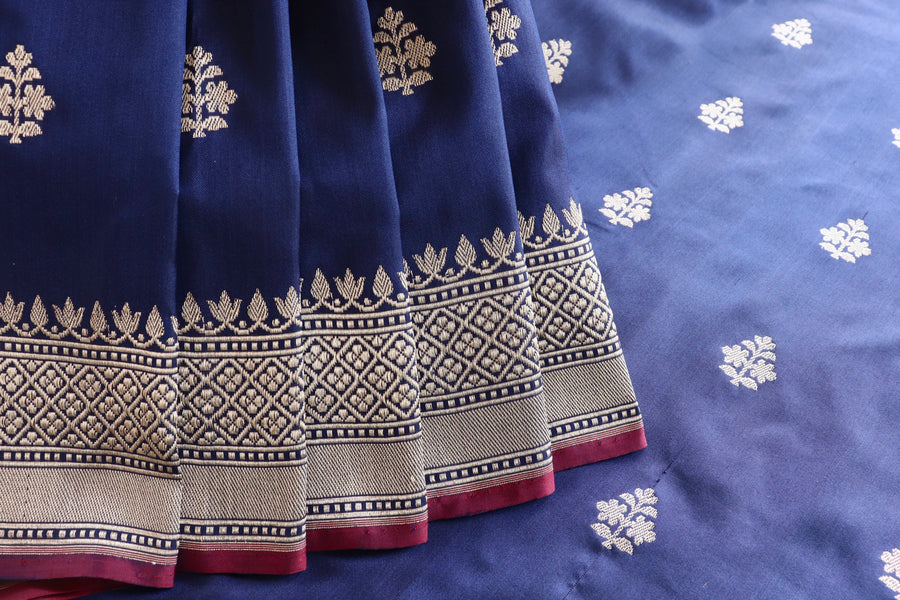 Navy Blue Leaf Motif Handloom Banarasi Silk Saree