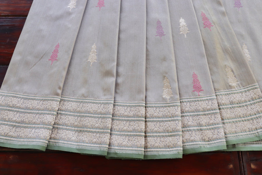 Grey Kadhua Motif Pure Silk Handloom Banarasi Saree