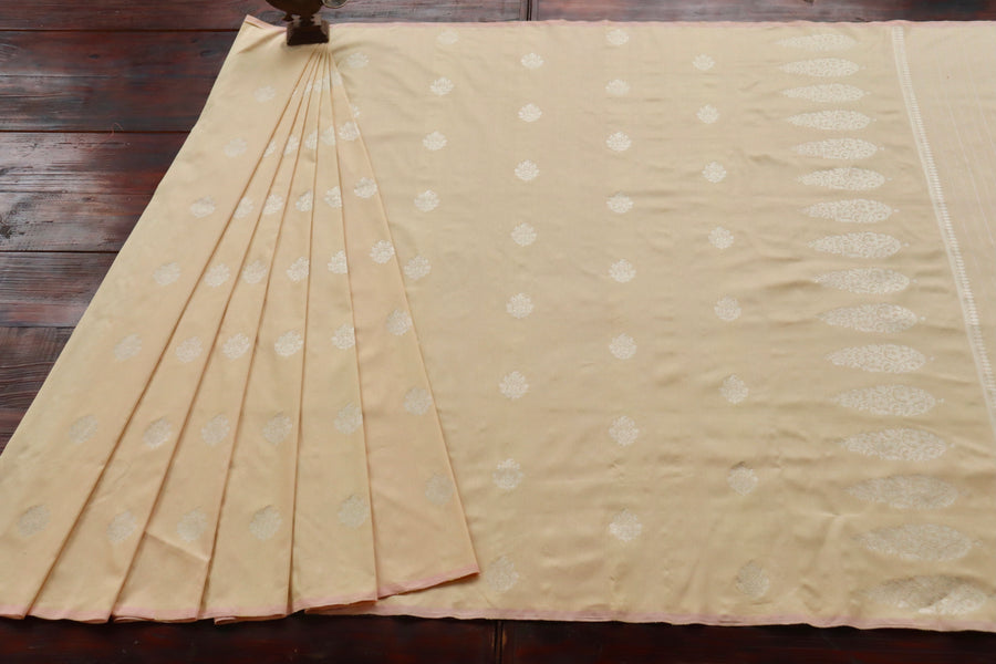 Border close-up on Lemon Virsa Kadhua saree
