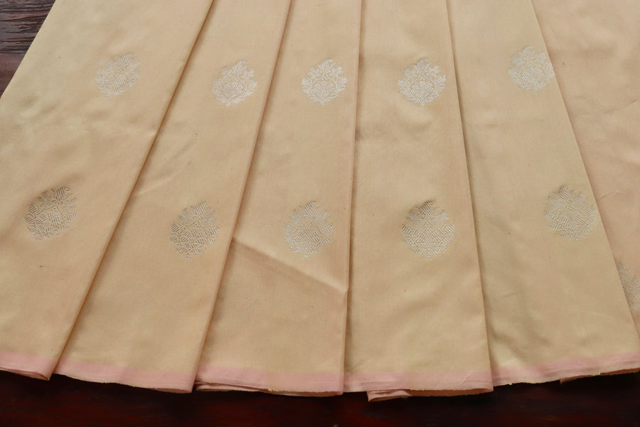 Pleat detail of Lemon Virsa Kadhua saree