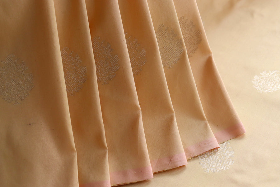 Pallu detail of Lemon Virsa Kadhua Banarasi saree