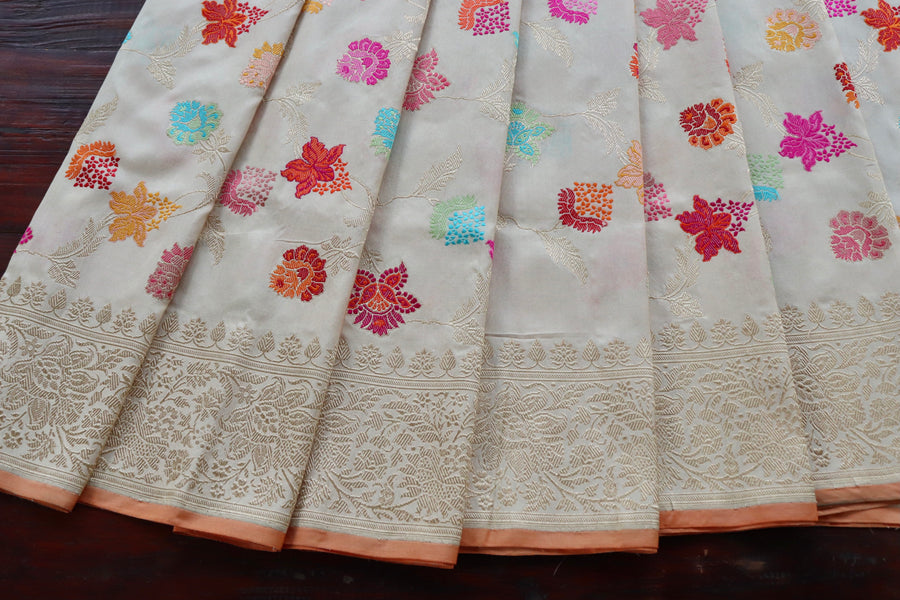 Aanchal motif on Ivory Kimkhab Banarasi saree