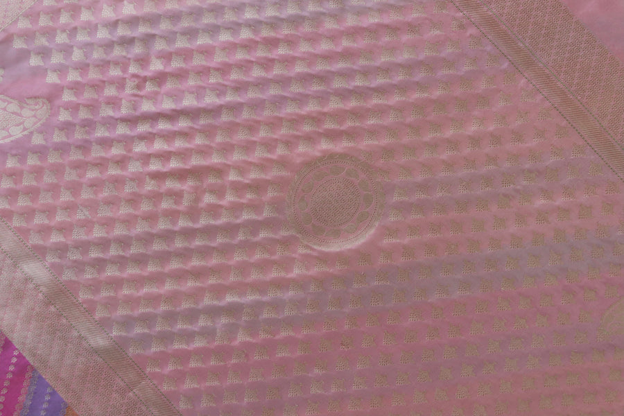 Silk texture of Multicolor Rangkaat Banarasi saree