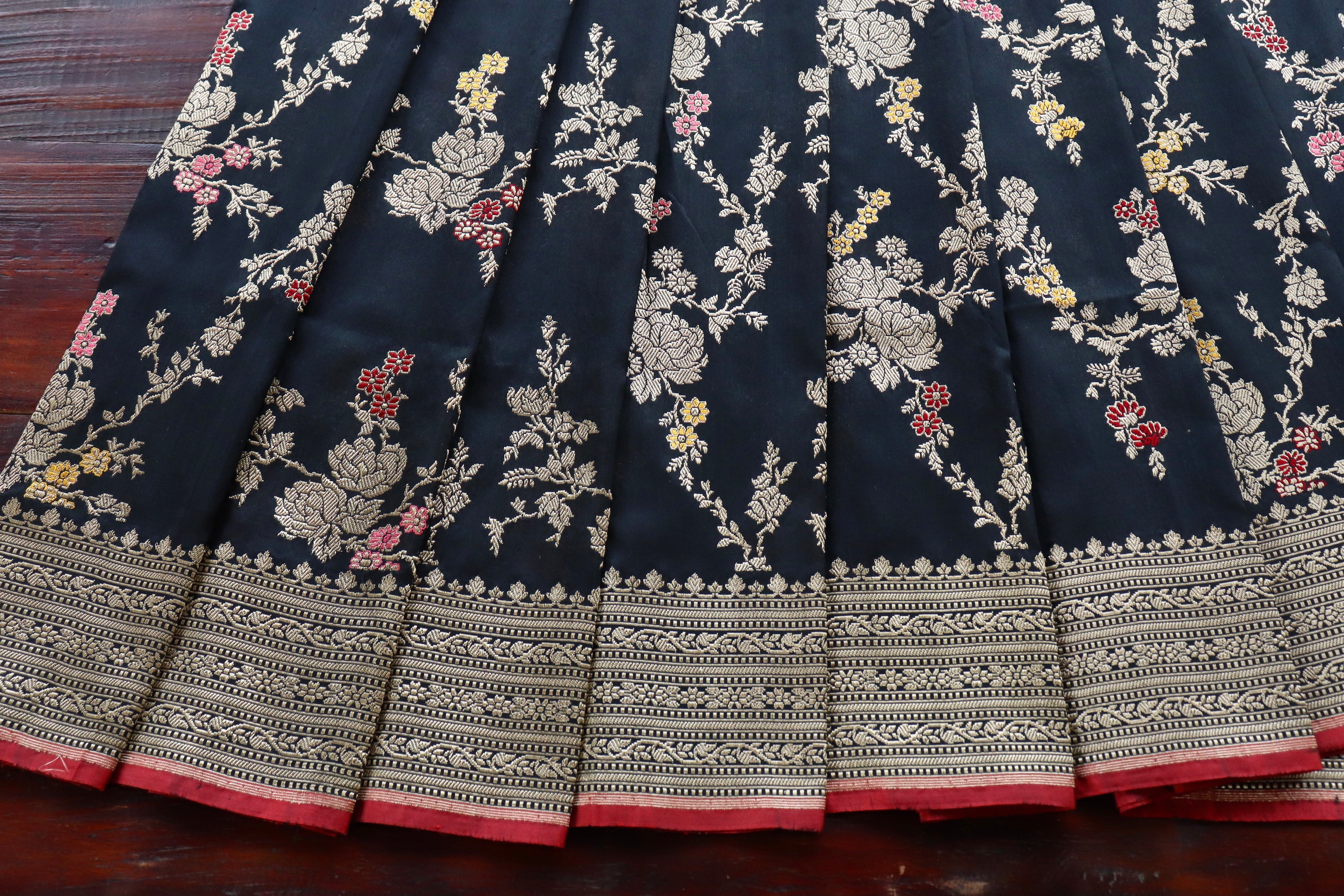 Black Gulab Jangla Pure Silk Handloom Banarasi Saree