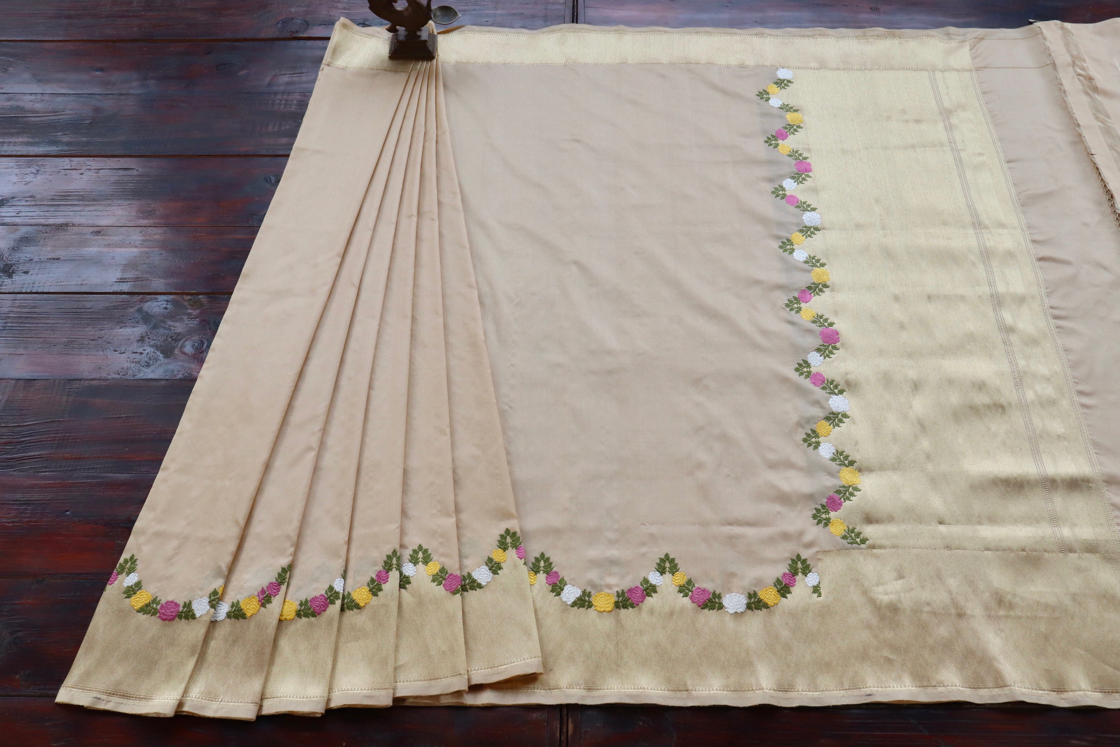 Cream Floral Border Pure Silk Handloom Banarasi Saree