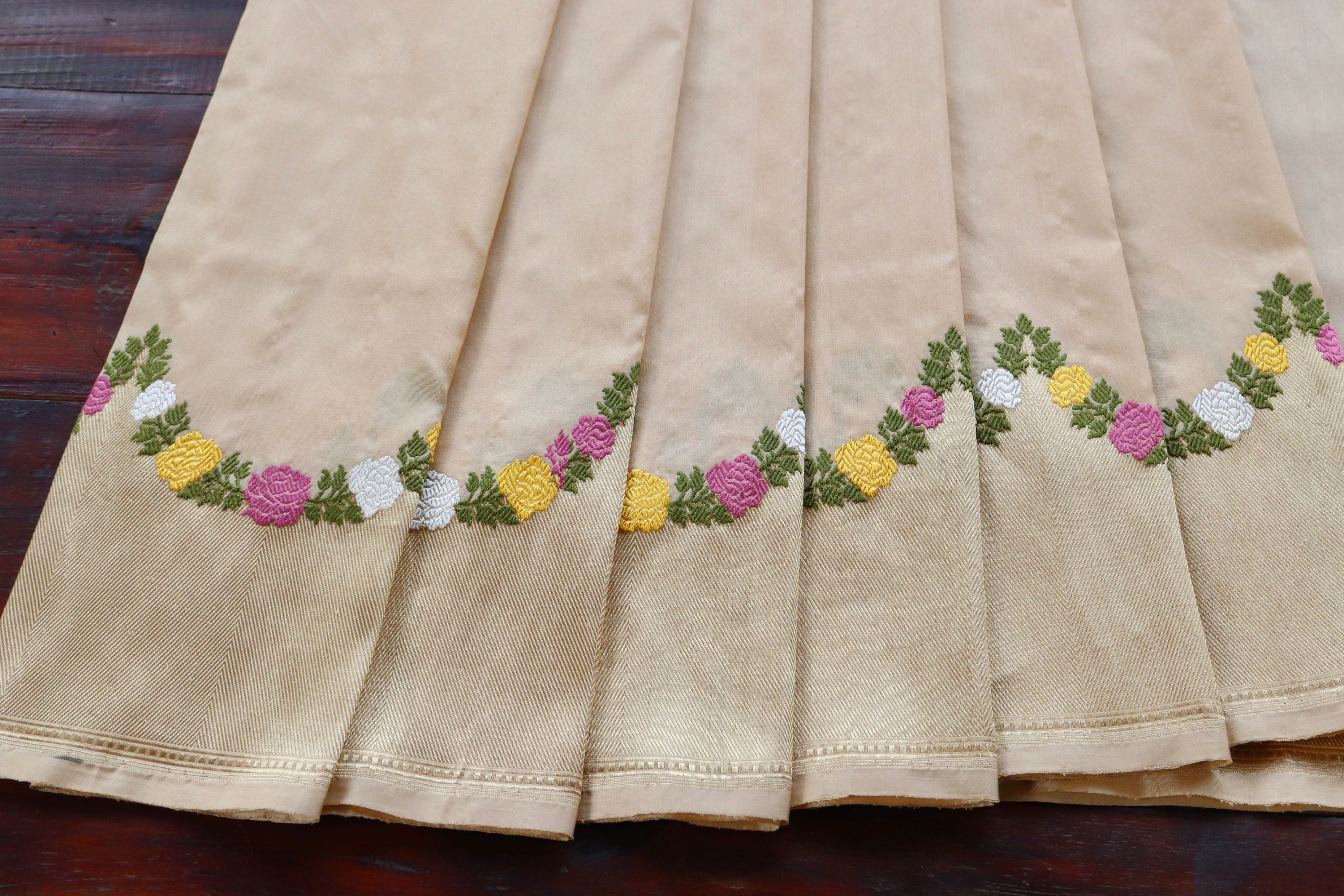 Cream Floral Border Pure Silk Handloom Banarasi Saree