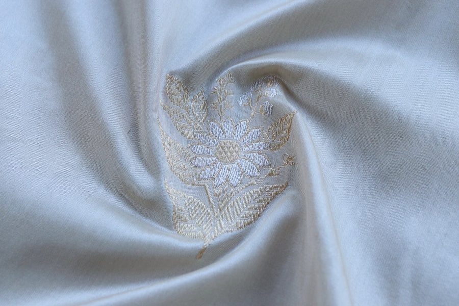 Aanchal motif on Ivory Sona Rupa Banarasi saree