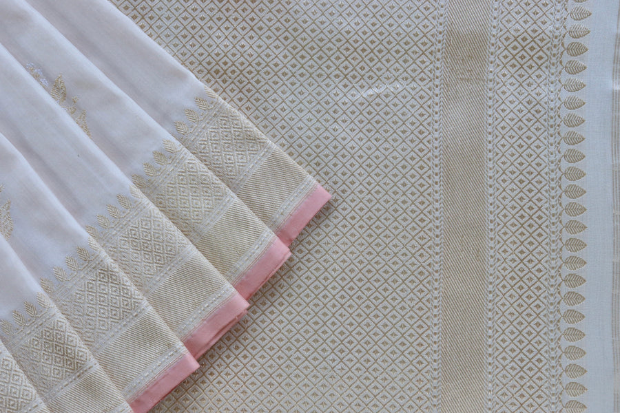Colour close-up of Ivory Sona Rupa Banarasi saree