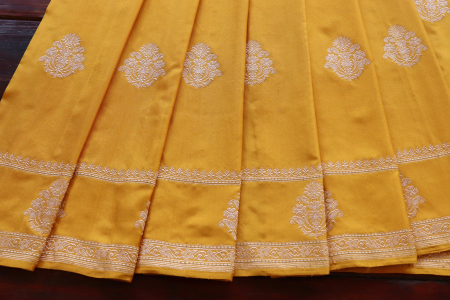 Mango Kadhua Motif Pure Silk Handloom Banarasi Saree