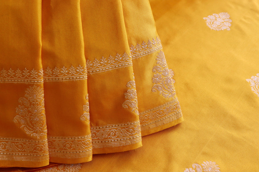 Mango Kadhua Motif Pure Silk Handloom Banarasi Saree