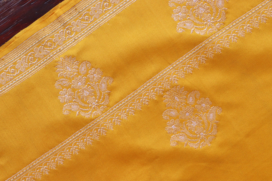 Mango Kadhua Motif Pure Silk Handloom Banarasi Saree