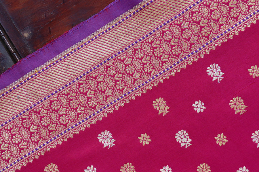 Silk texture of Magenta pure zari Banarasi saree