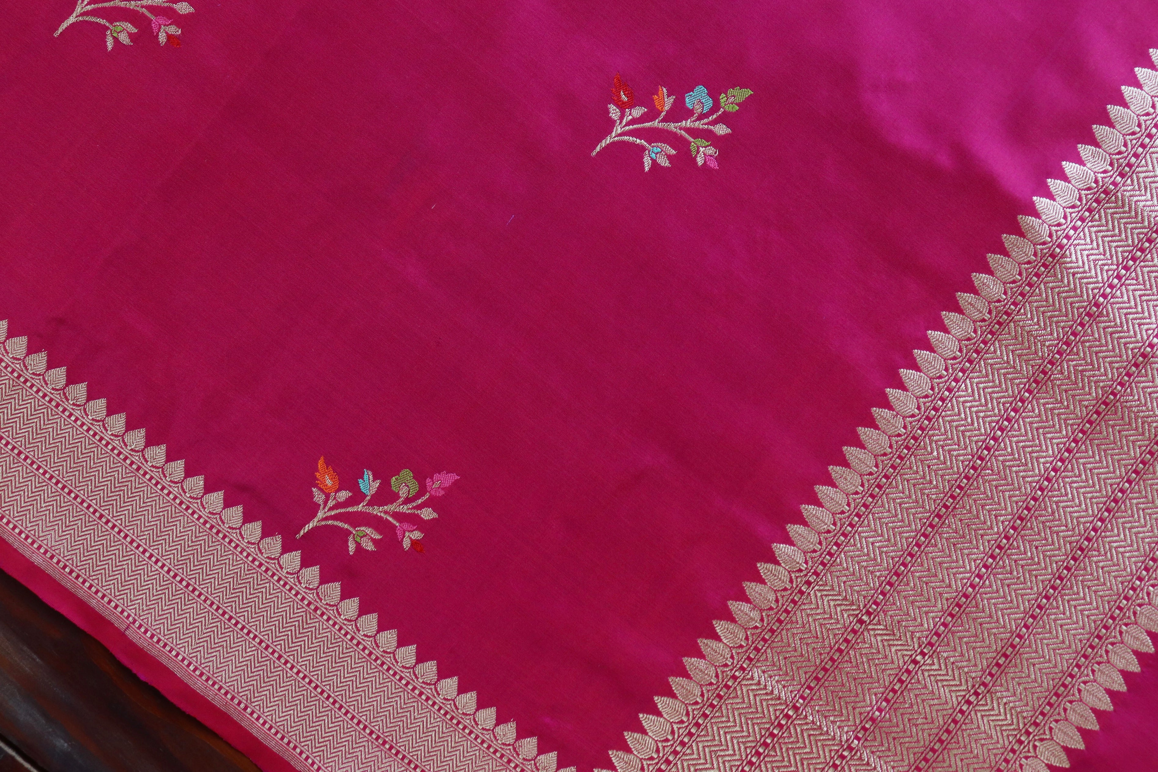 Magenta Leaf Motif Pure Silk Handloom Banarasi Dupatta