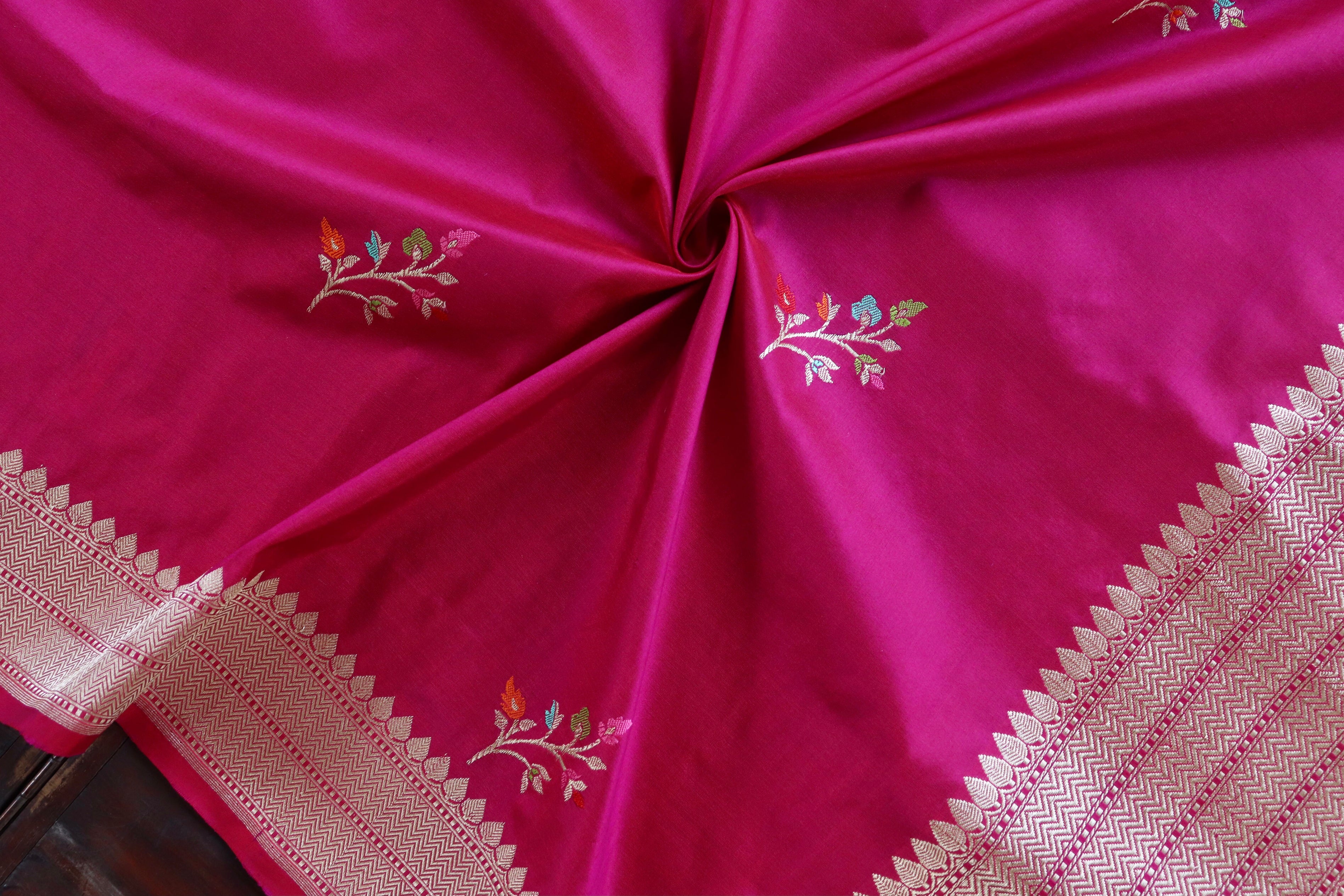 Magenta Leaf Motif Pure Silk Handloom Banarasi Dupatta