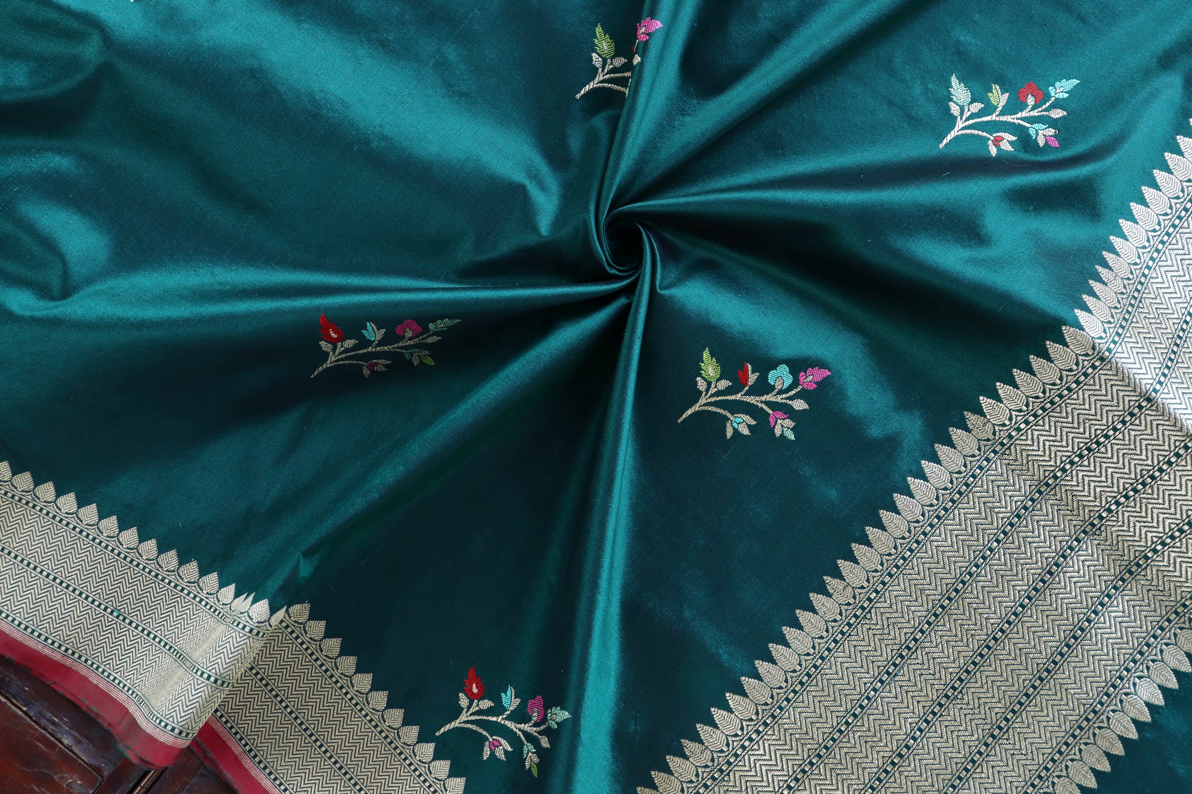 Bottle Green Leaf Motif Pure Silk Handloom Banarasi Dupatta