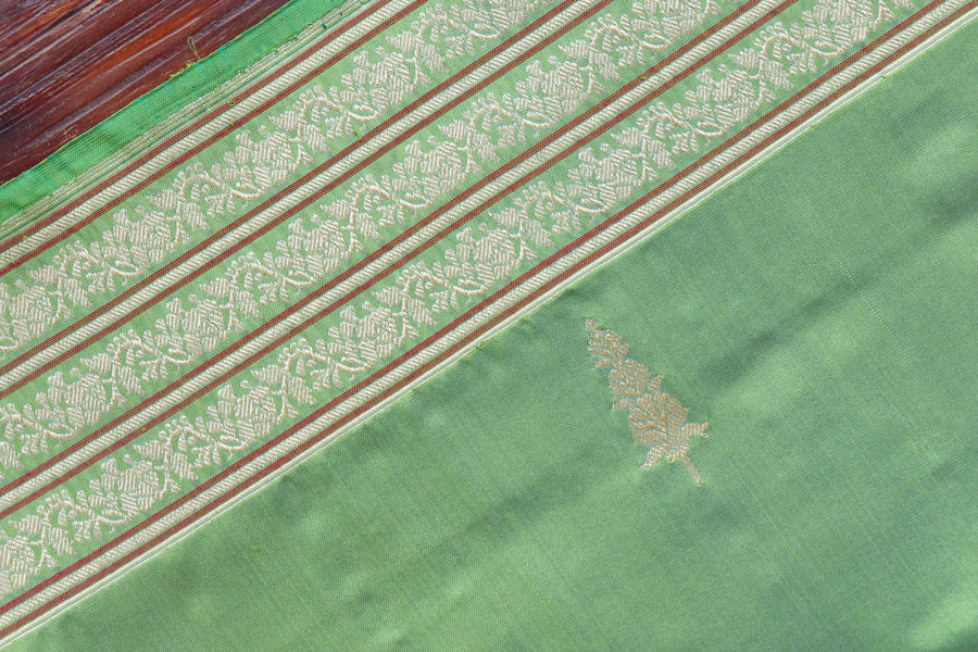 Parrot Green Kadhua Motif Pure Silk Handloom Banarasi Saree