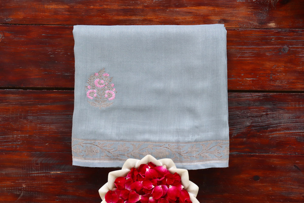 Grey handloom Banarsi saree with kadhua motifs in Munga silk