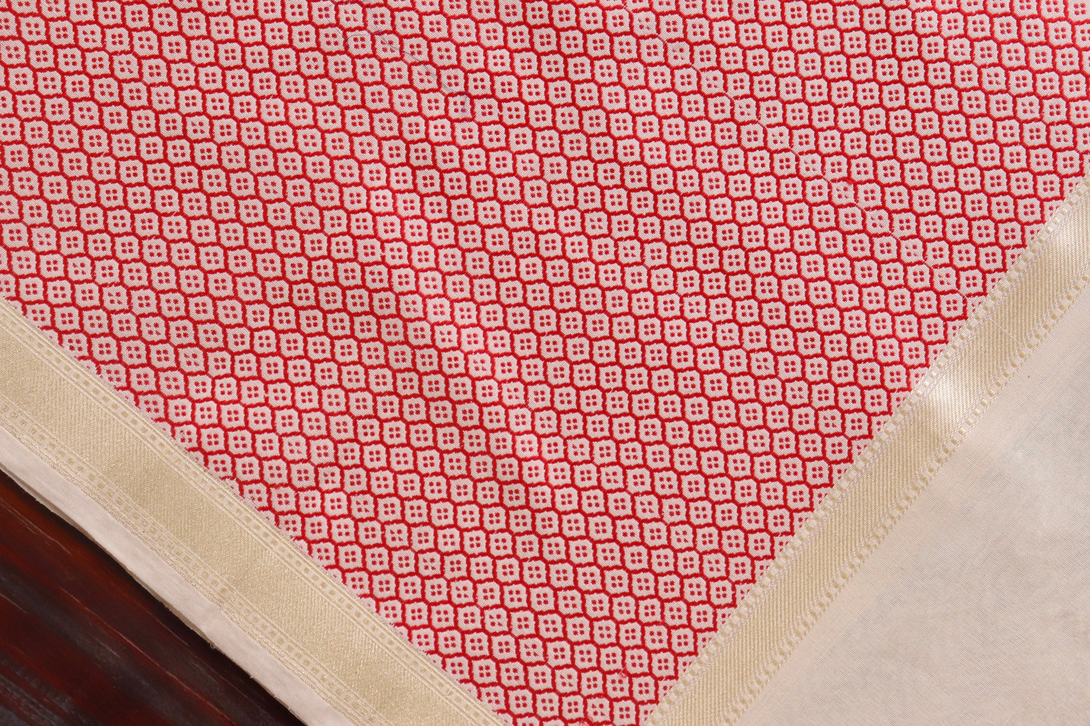 Ivory & Red Silk Handloom Banarasi Stole