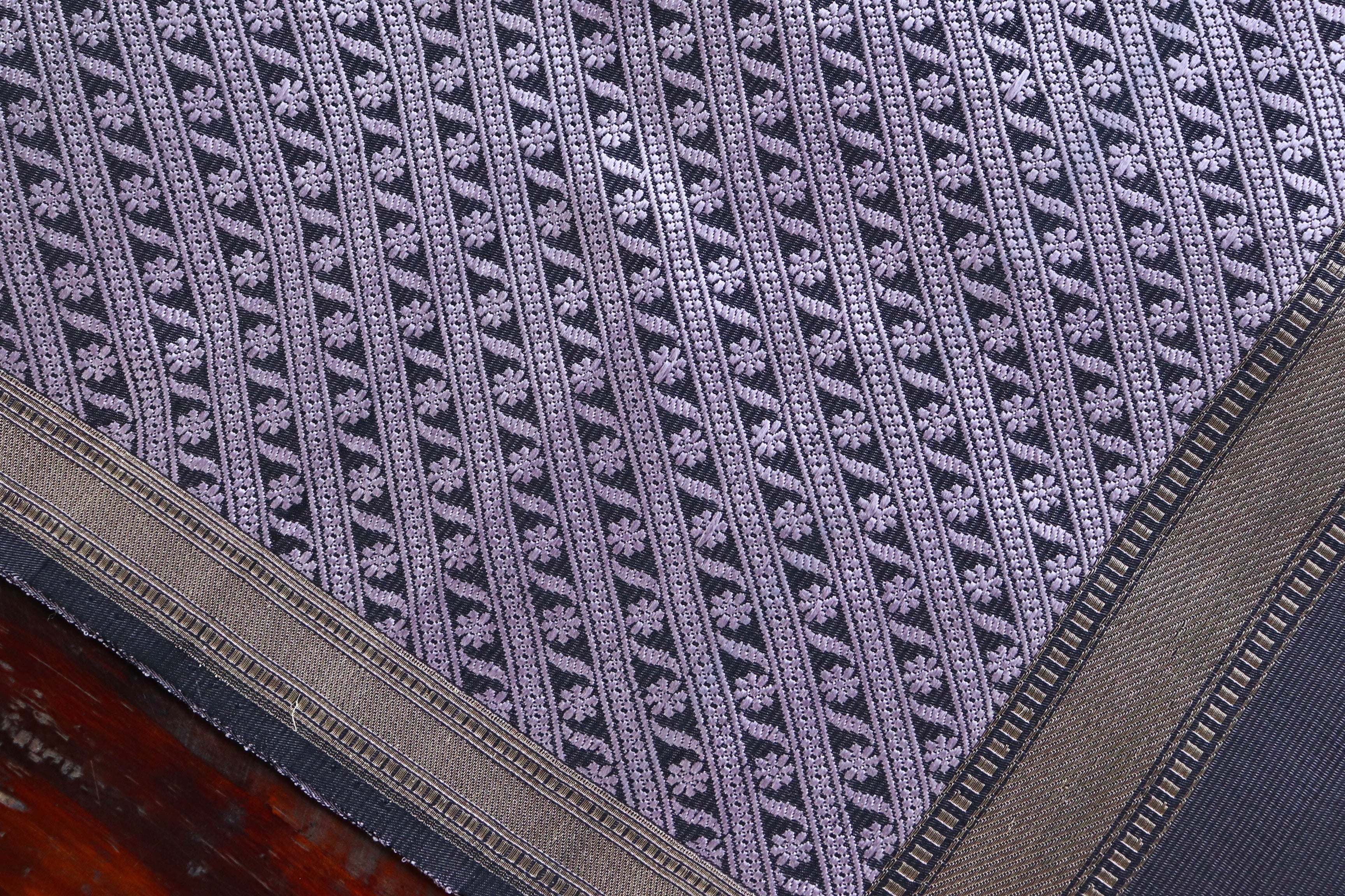 Black & Mauve Silk Handloom Banarasi Stole