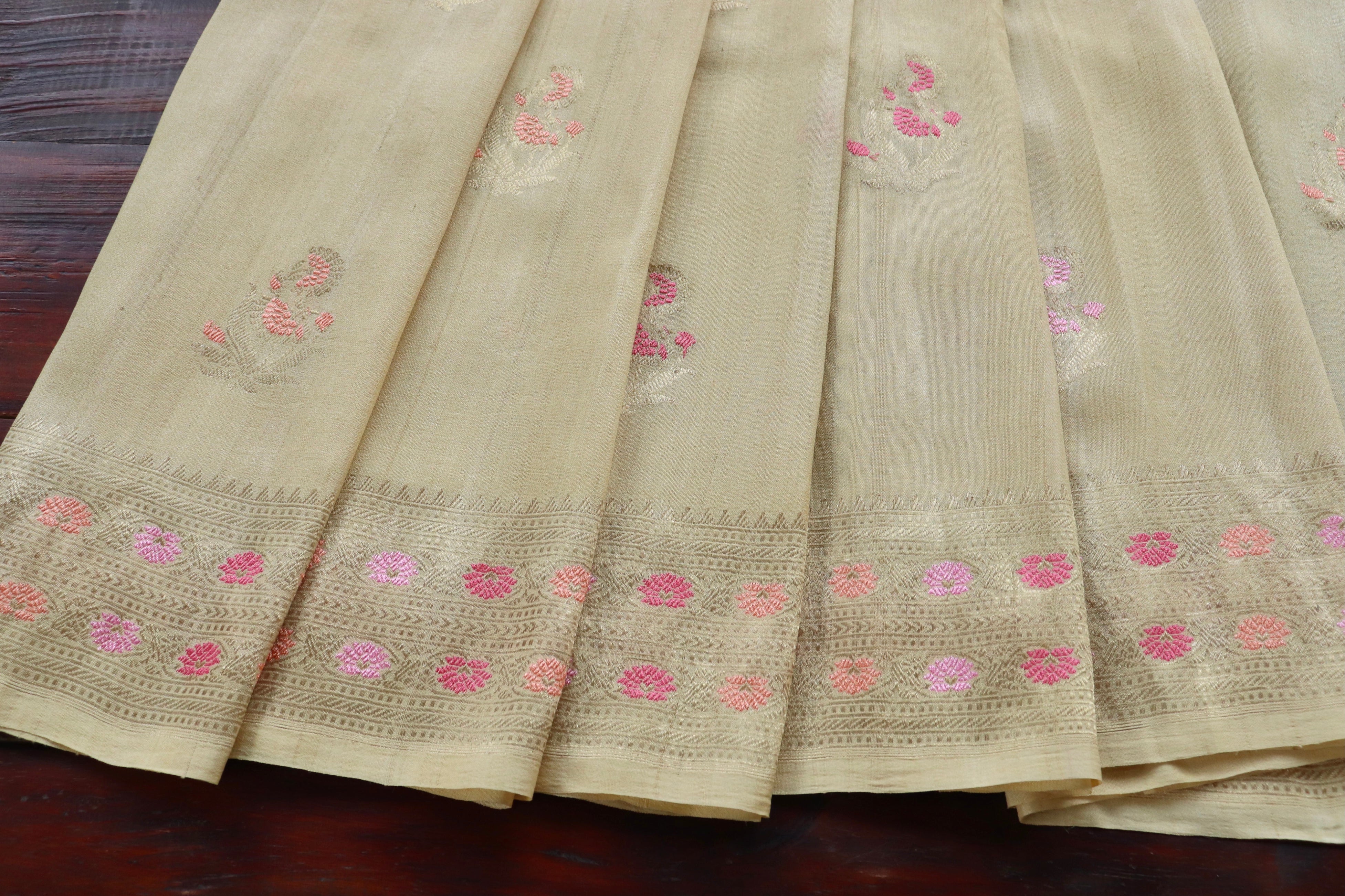 Pale Yellow Guldasta Motif Handwoven Tussar Silk Saree