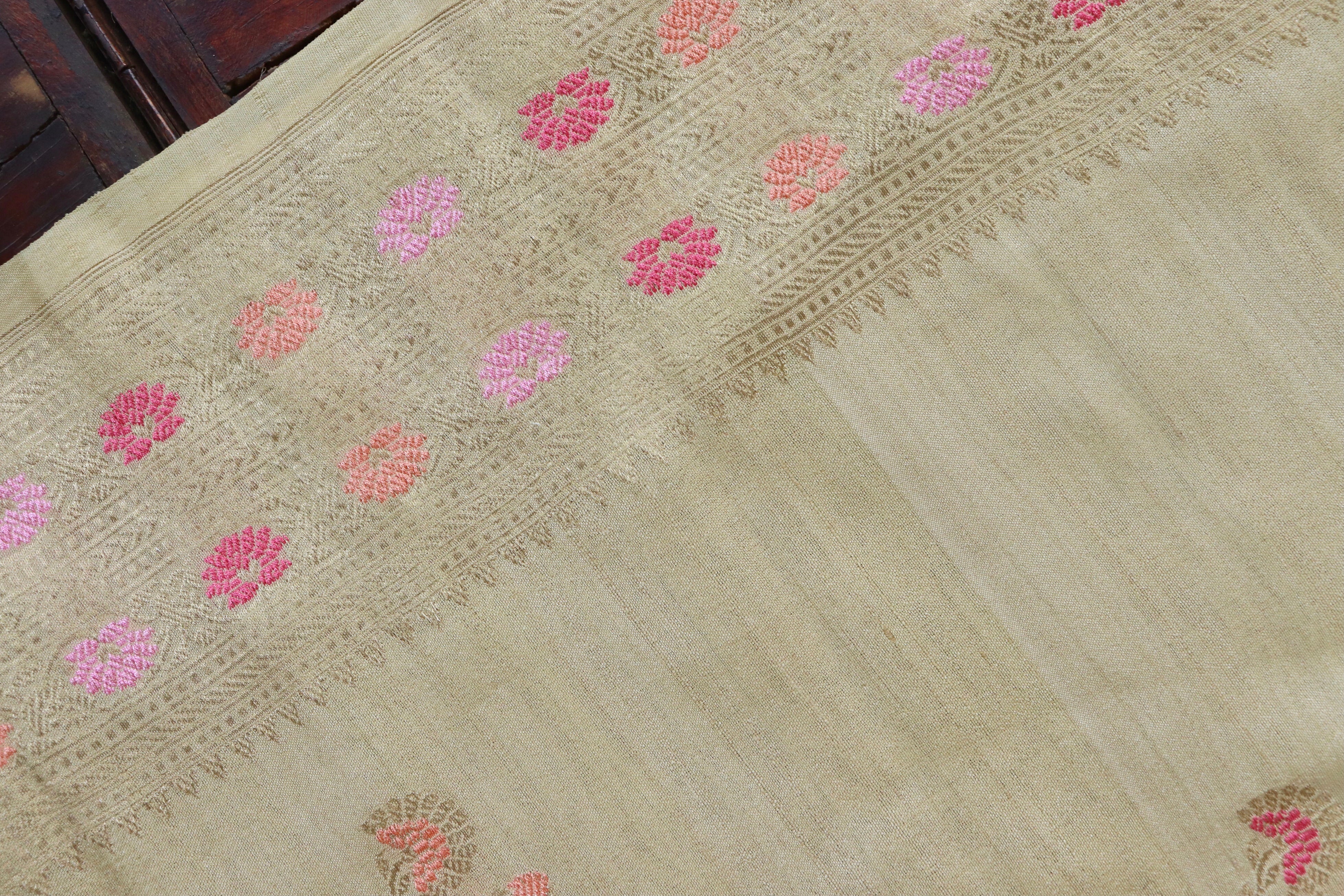 Pale Yellow Guldasta Motif Handwoven Tussar Silk Saree