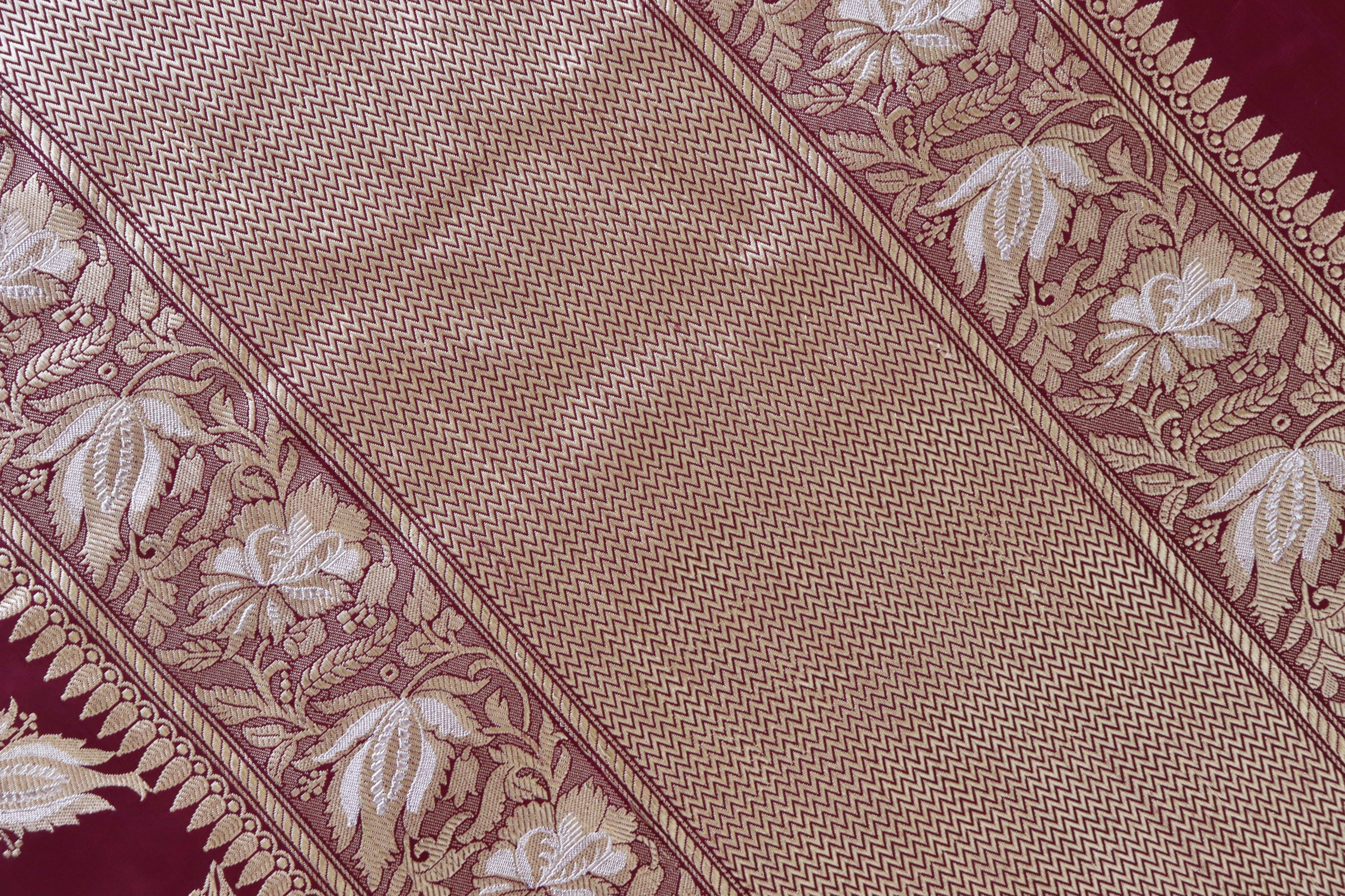 Maroon Chinar Jangla Pure Silk Handloom Banarasi Saree