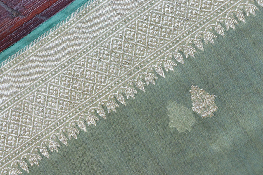 Pista Green Leaf Motif Handloom Banarasi Silk Saree