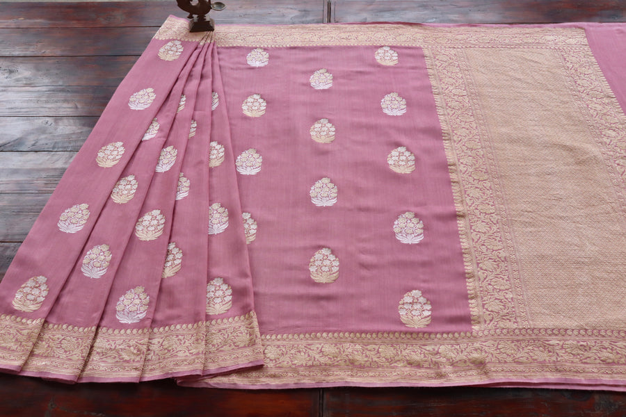 Border close-up on Soft Pink Phool Munga saree