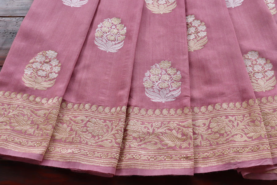 Pleat detail of Soft Pink Phool Munga saree