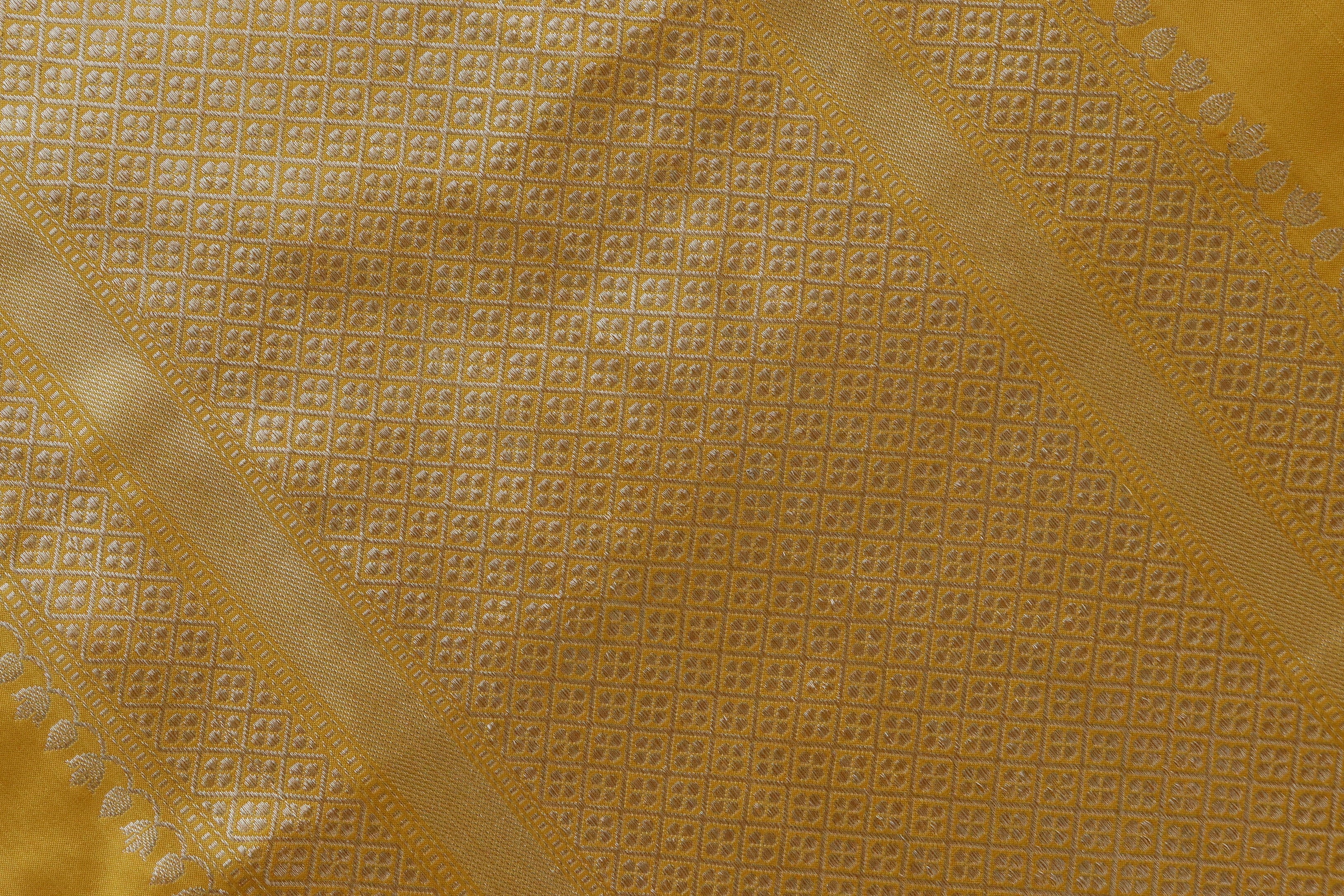 Yellow Leaf Motif Handloom Banarasi Silk Saree