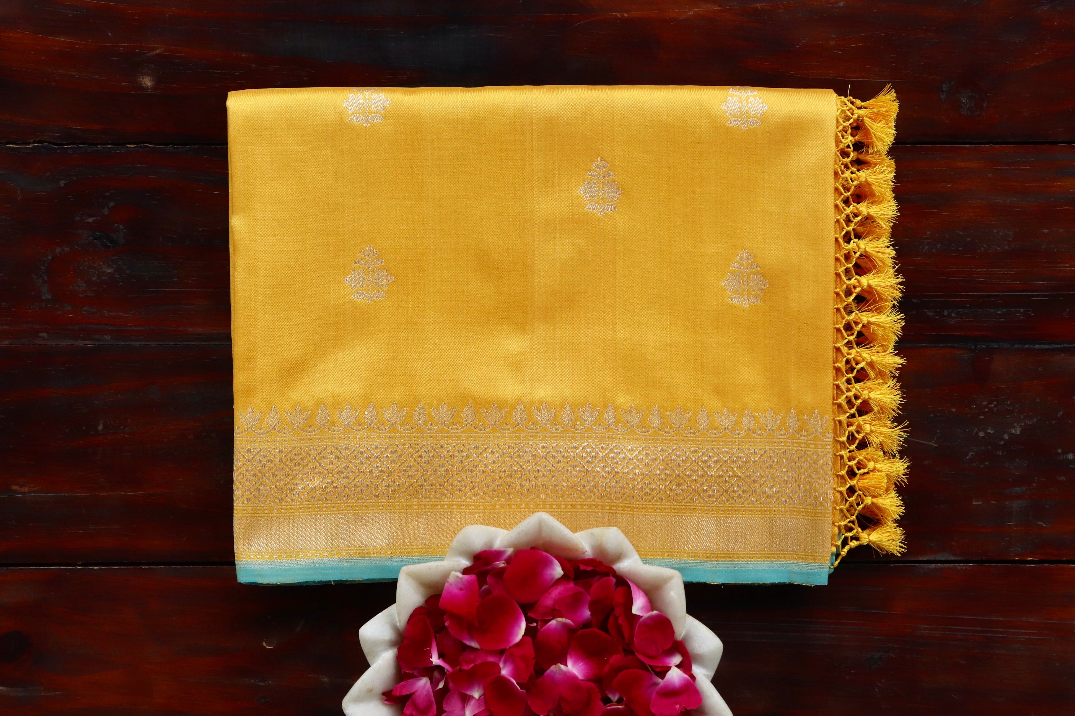 Yellow Leaf Motif Handloom Banarasi Silk Saree