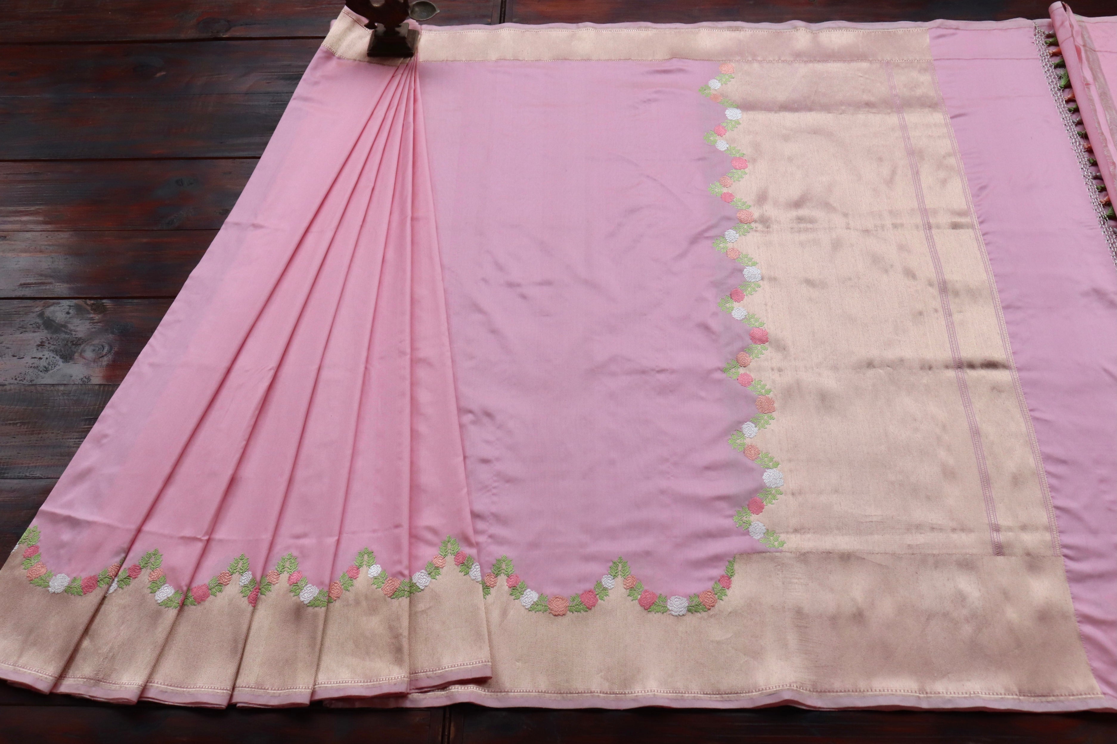 Soft Pink Floral Border Pure Silk Handloom Banarasi Saree