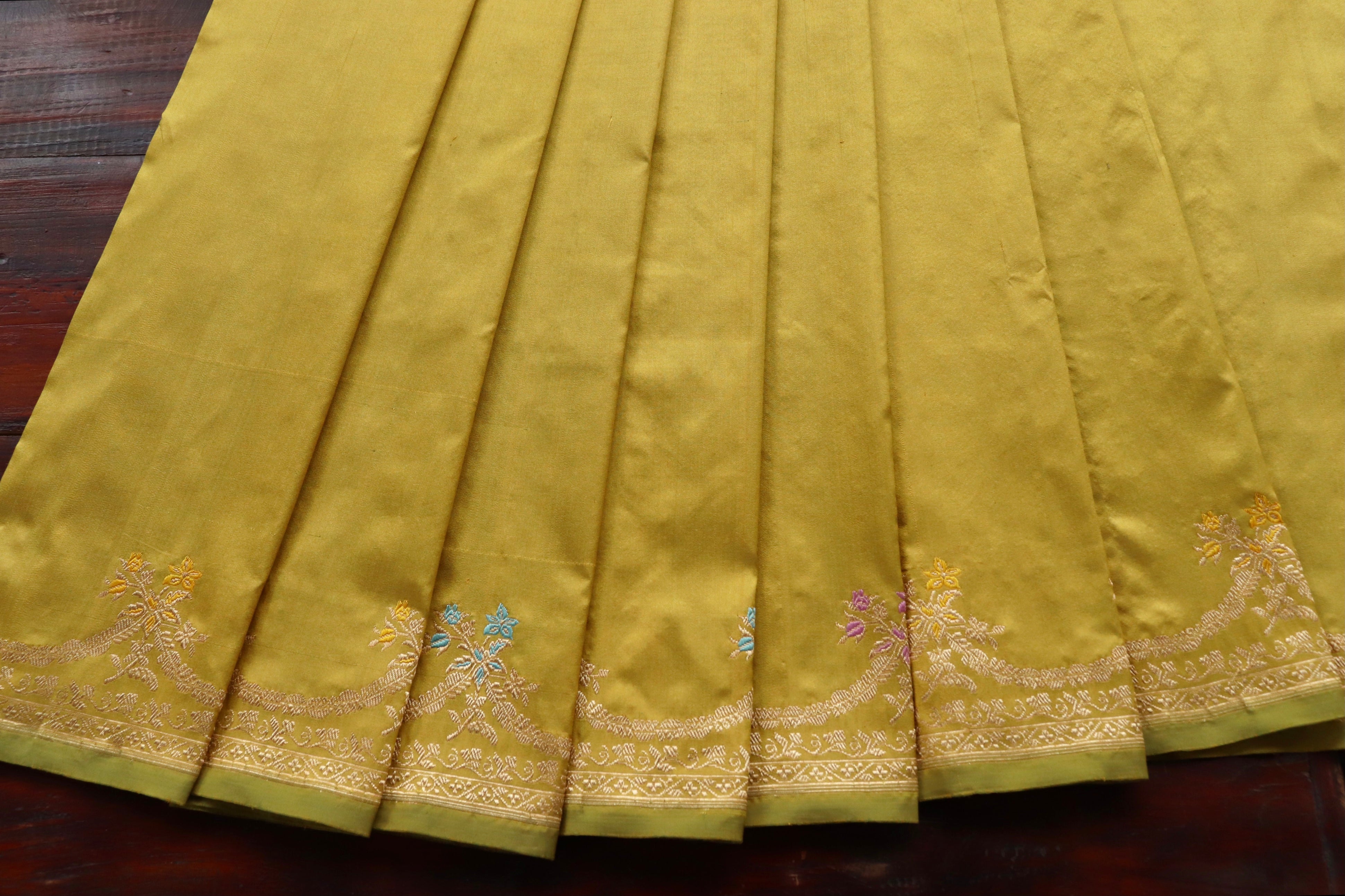 Pear Green Meenadar Kadhua Banarasi Handwoven Silk Sarees