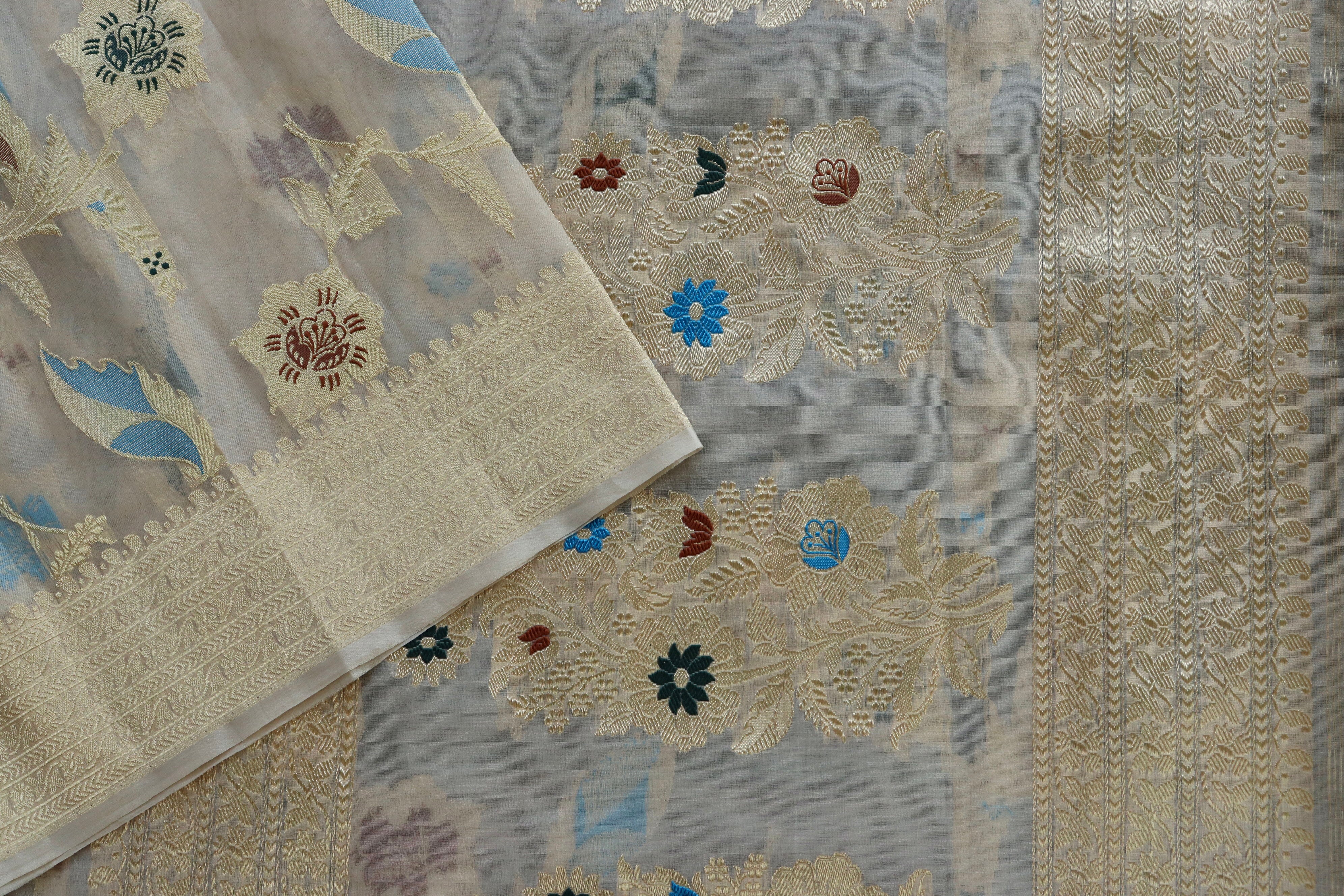 Beige Kadhua Jangla Handwoven Kora Saree