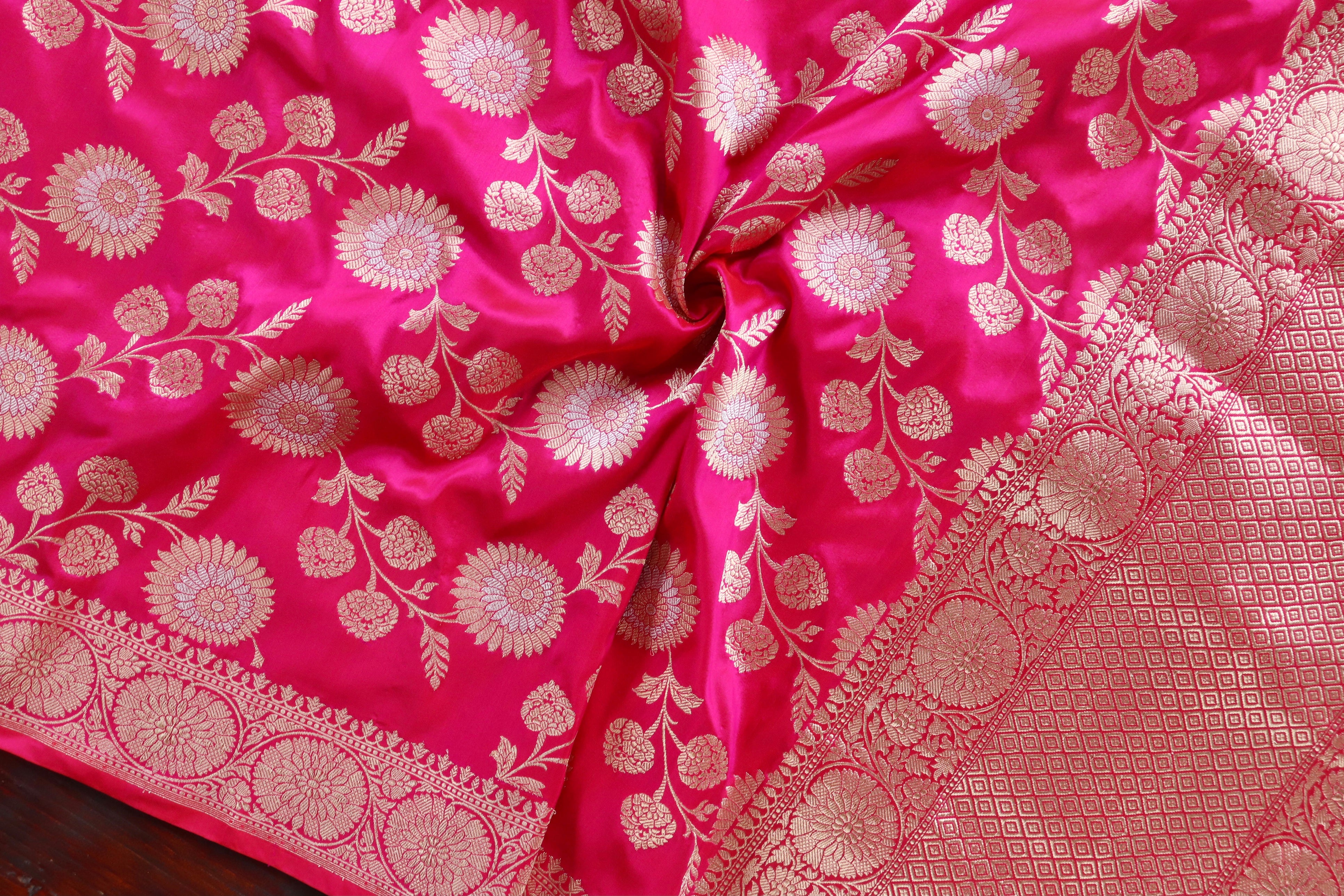 Rani Jangla Pure Silk Handloom Banarasi Dupatta