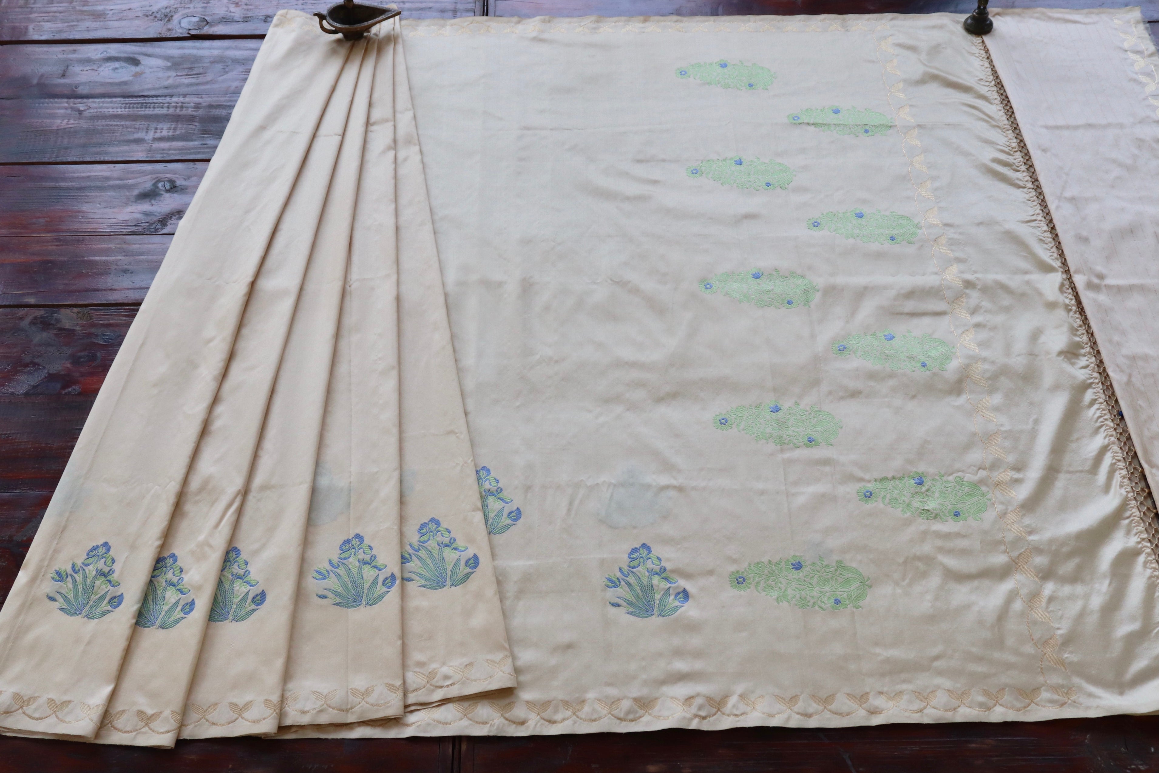 Cream Iris Kadhua Motif Pure Silk Handloom Banarasi Saree