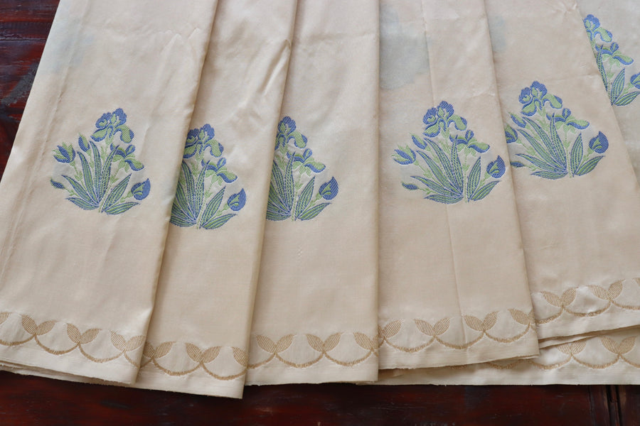 Cream Iris Kadhua Motif Pure Silk Handloom Banarsi Saree