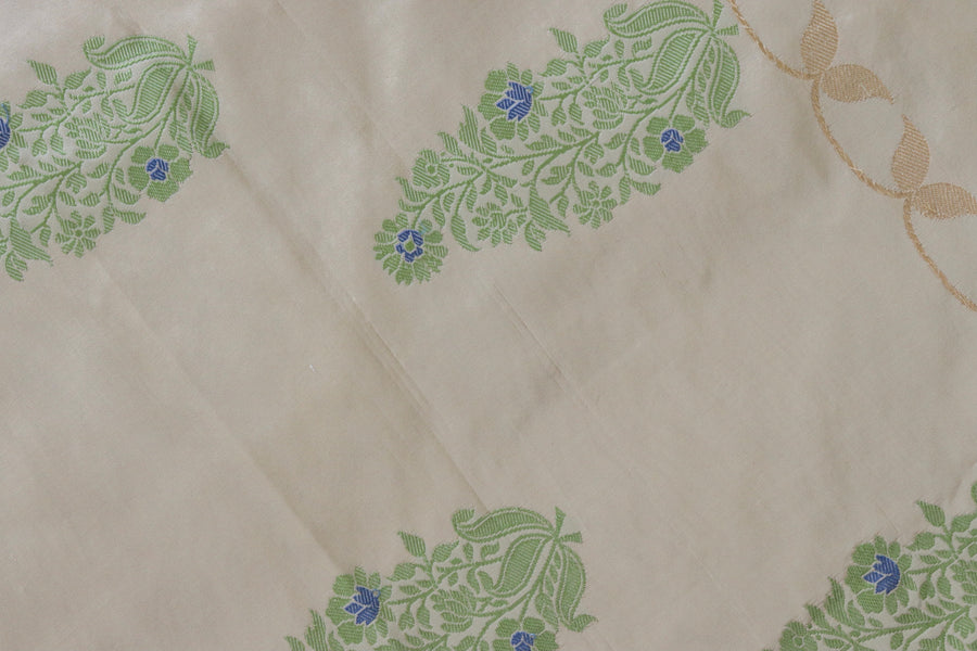Cream Iris Kadhua Motif Pure Silk Handloom Banarsi Saree