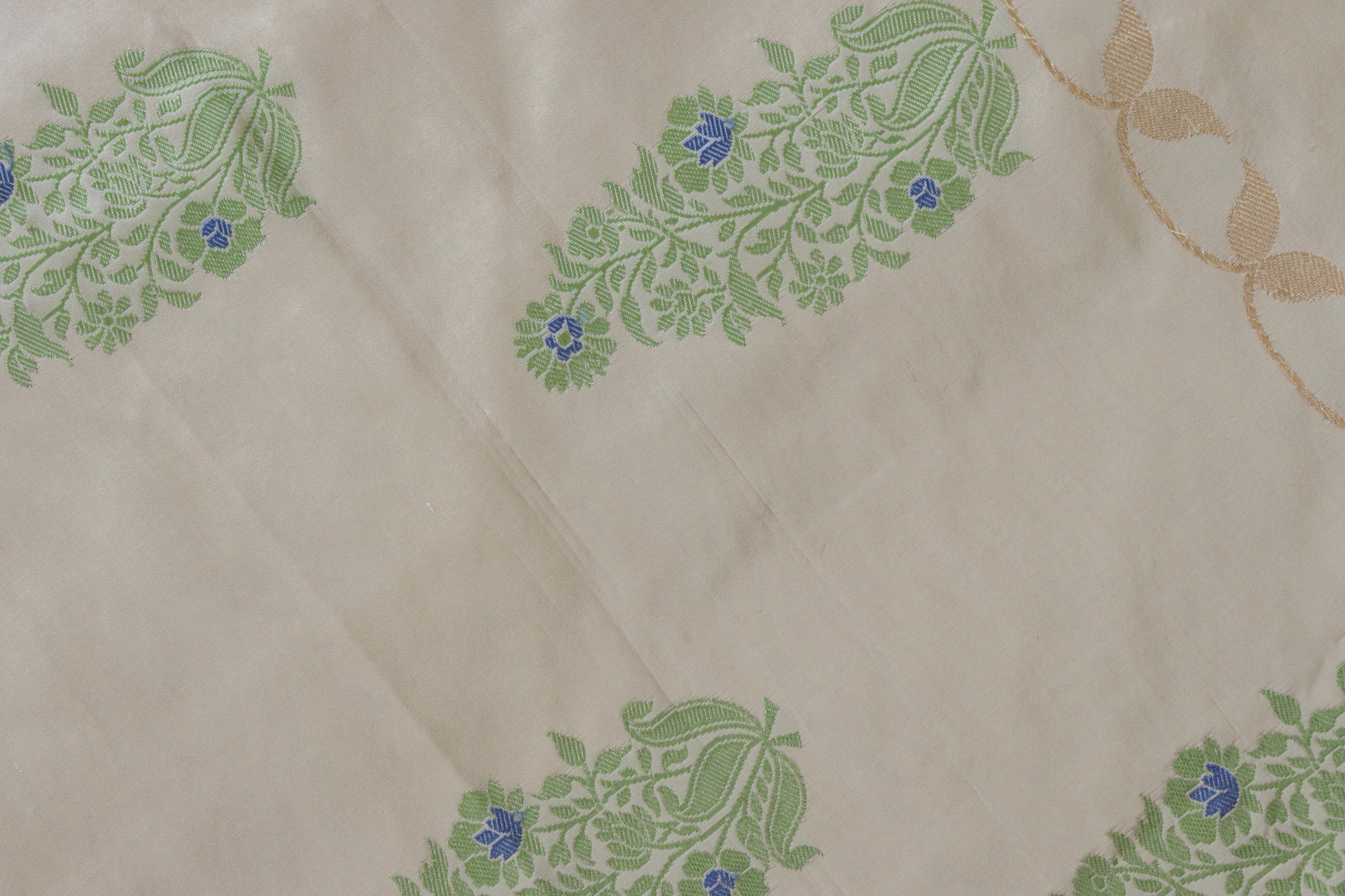 Cream Iris Kadhua Motif Pure Silk Handloom Banarasi Saree
