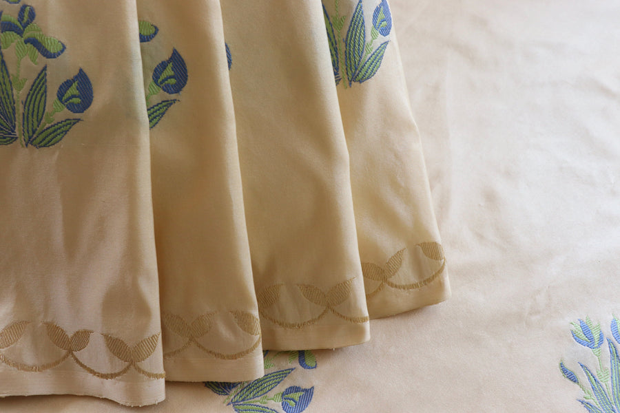 Cream Iris Kadhua Motif Pure Silk Handloom Banarsi Saree