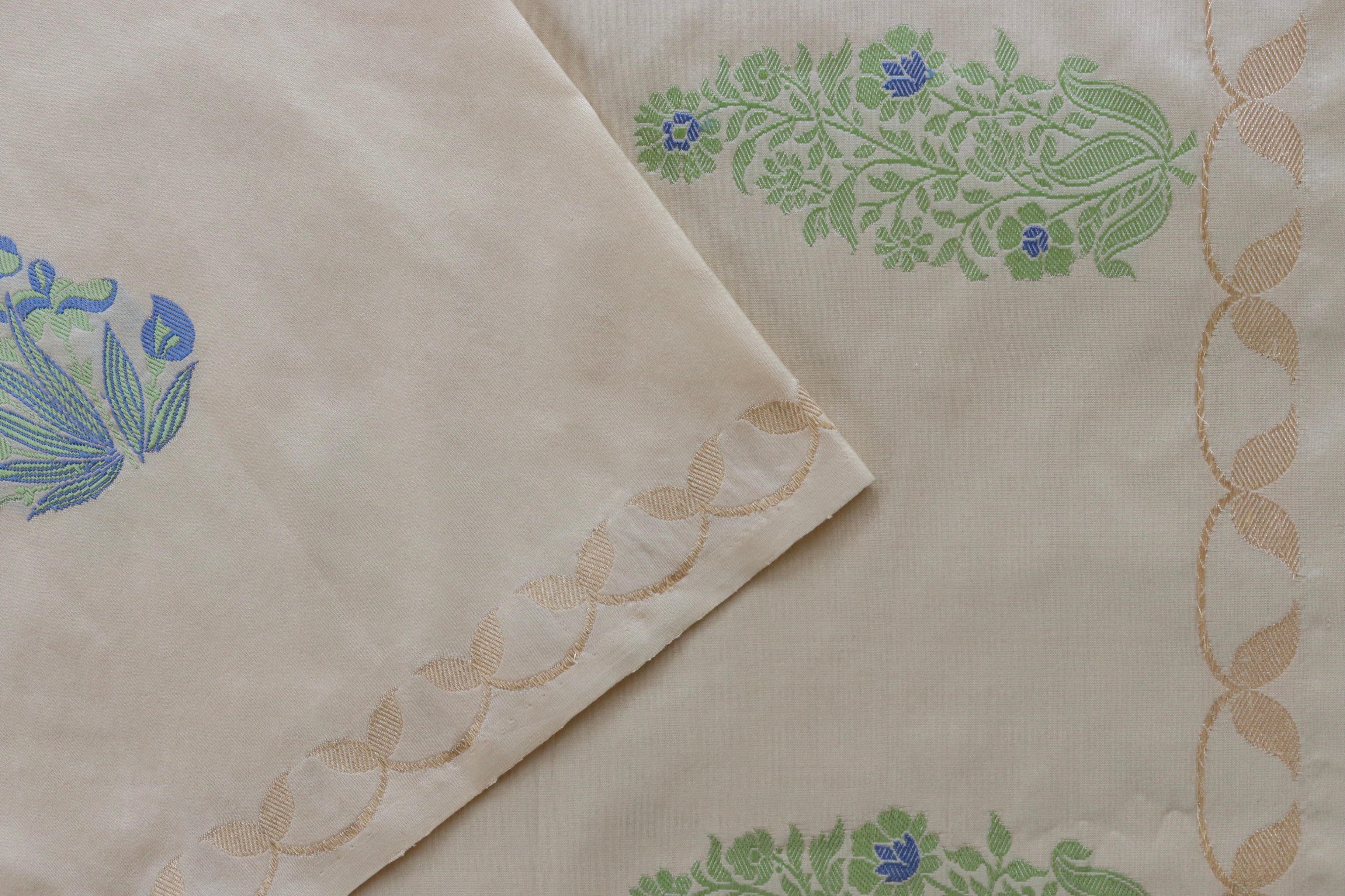 Cream Iris Kadhua Motif Pure Silk Handloom Banarasi Saree