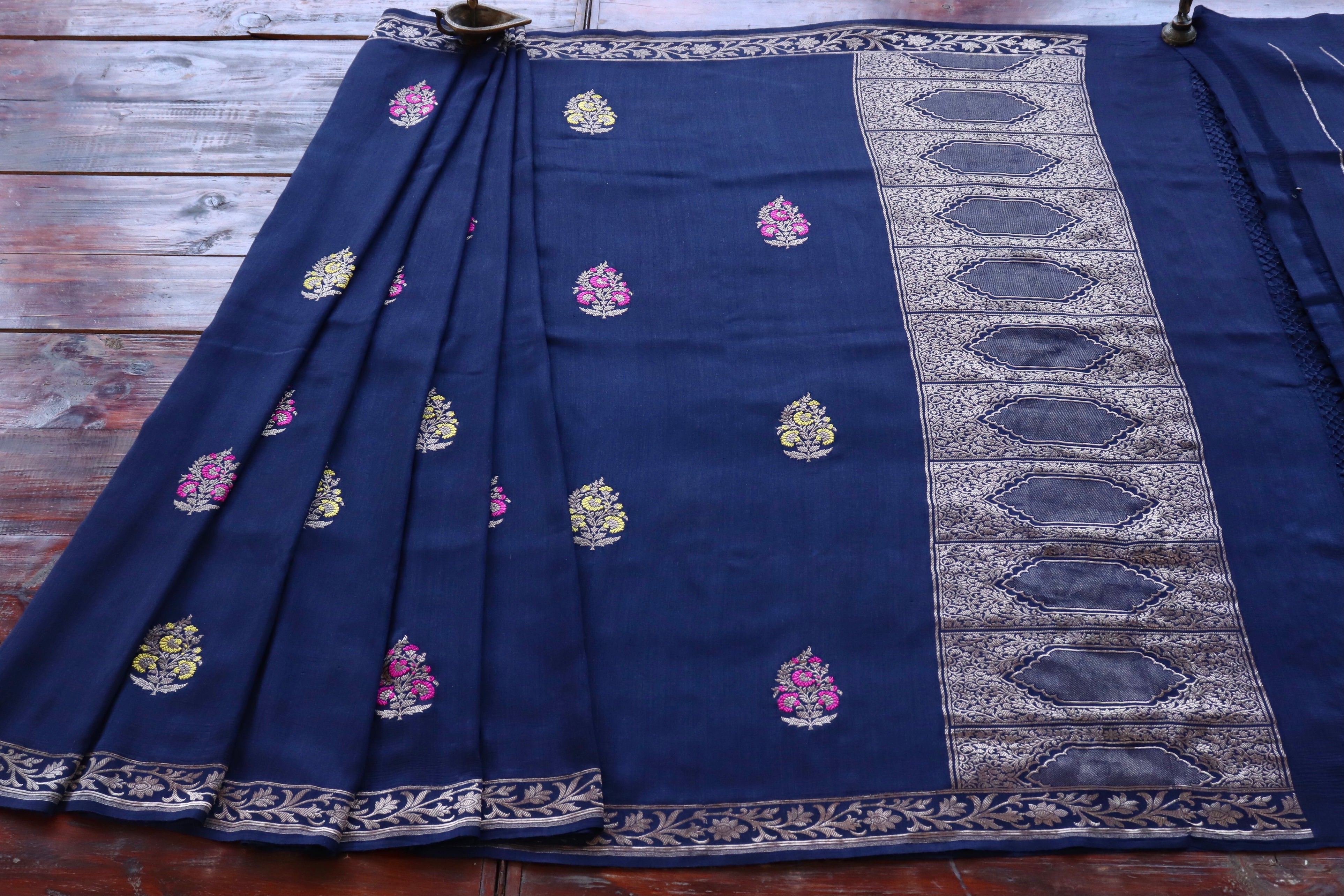 Navy Kadhua Motif Munga Silk Handloom Saree
