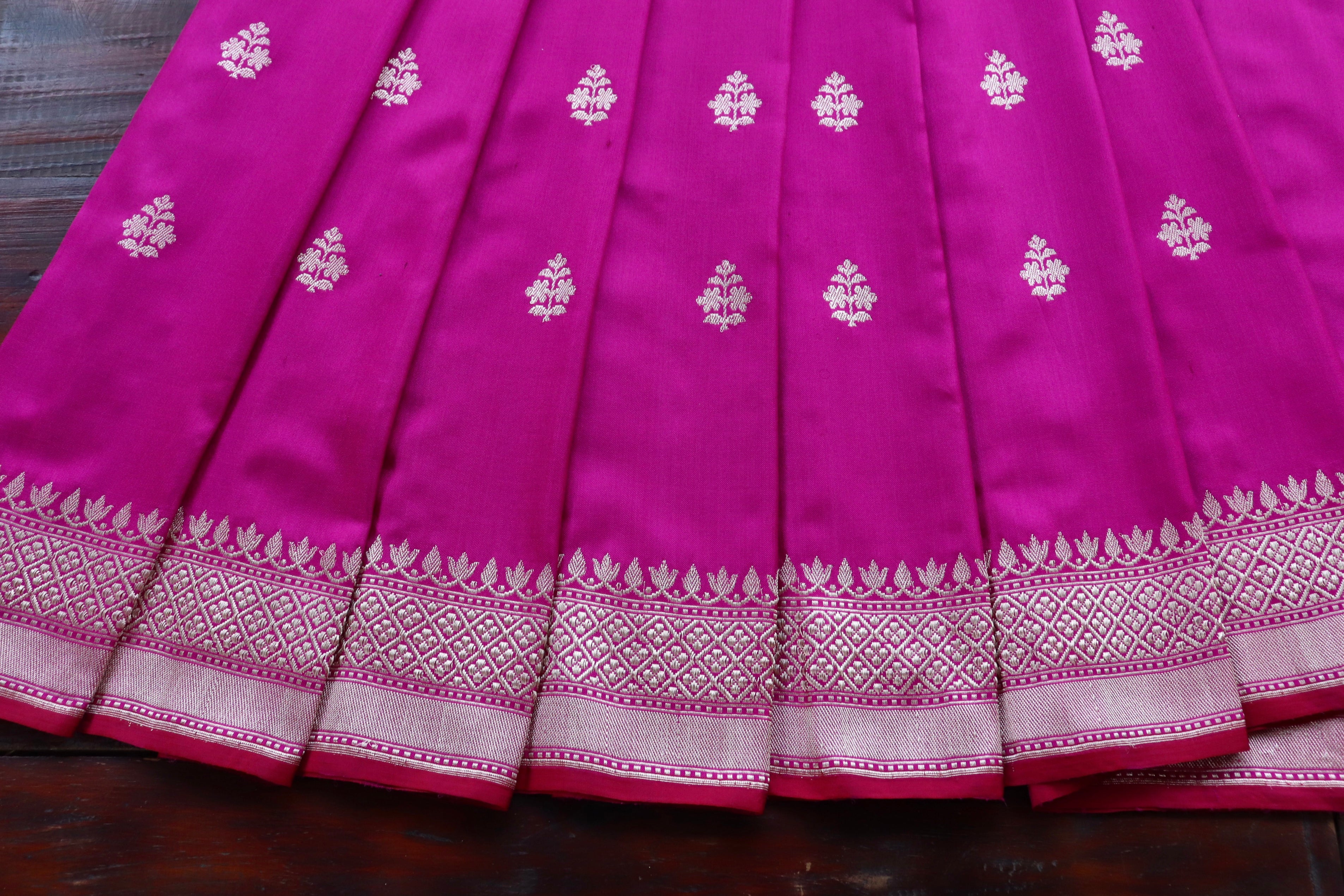 Magenta Katan Silk Leaf Motif Handloom Banarasi Saree