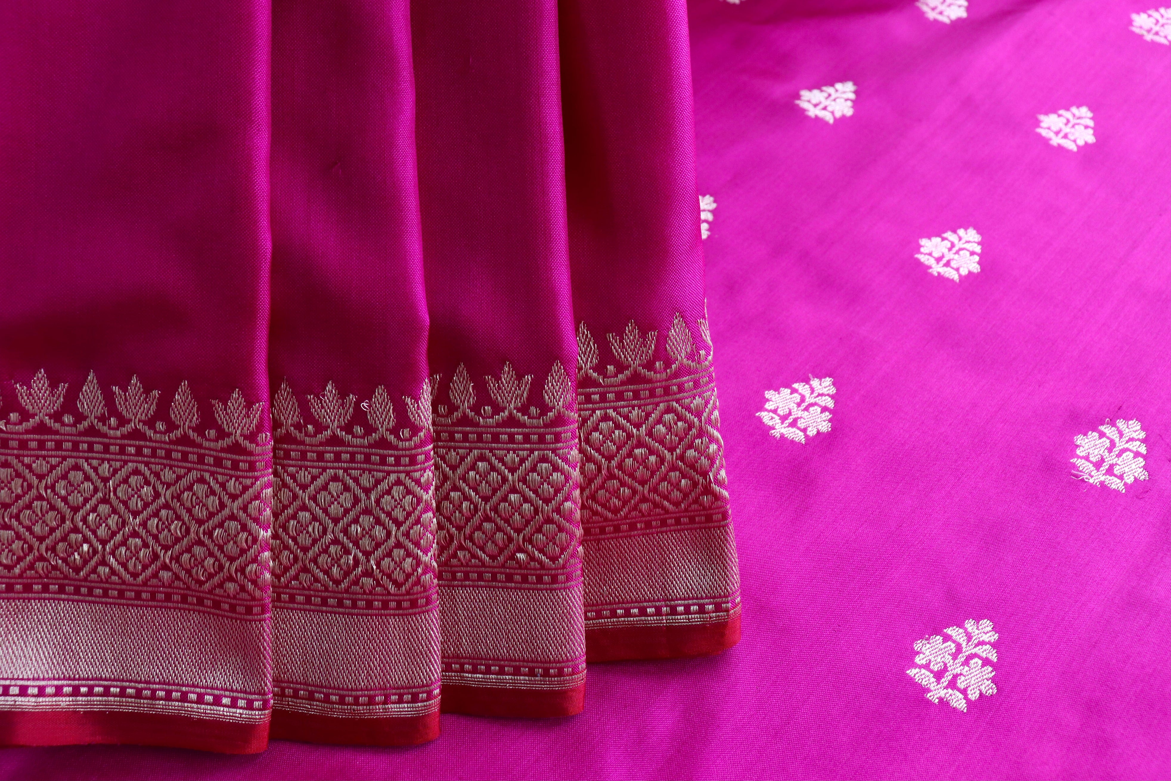 Magenta Katan Silk Leaf Motif Handloom Banarasi Saree