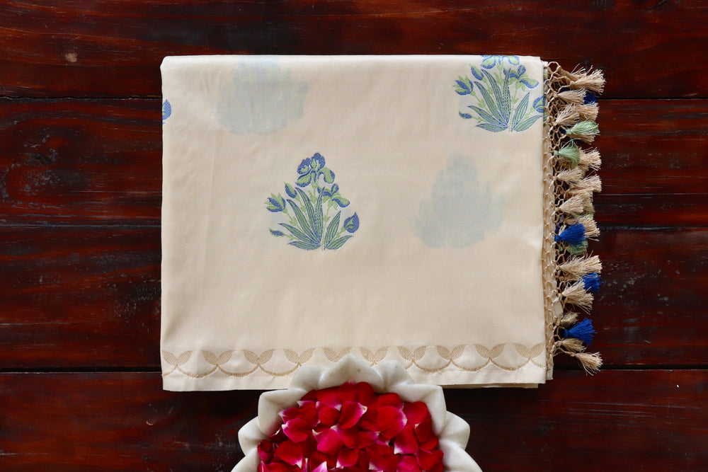 Cream handloom Banarsi saree with kadhua motifs in pure silk