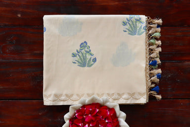 Cream handloom Banarsi saree with kadhua motifs in pure silk